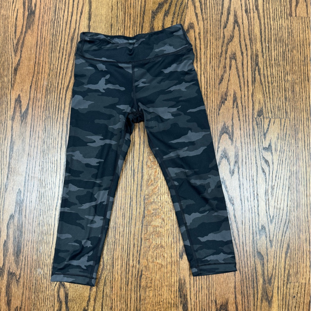 Athleta Girl “Printed Chit Chat” Capri, black camo, size M/8-10